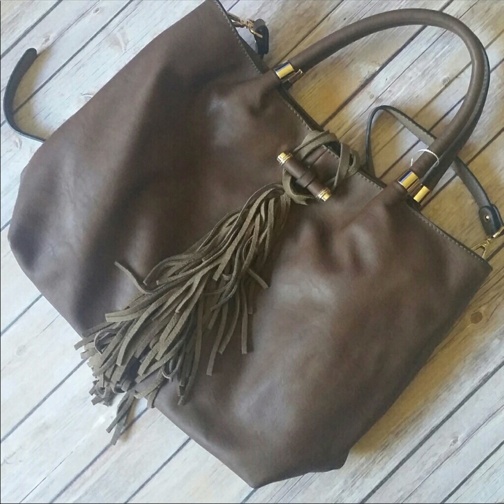 Brown tote bag with fringe